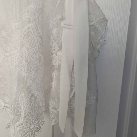 NWT Women's (Size Small) Beautiful Detailed Sheer White Lace Blouse - Picture 2 of 5